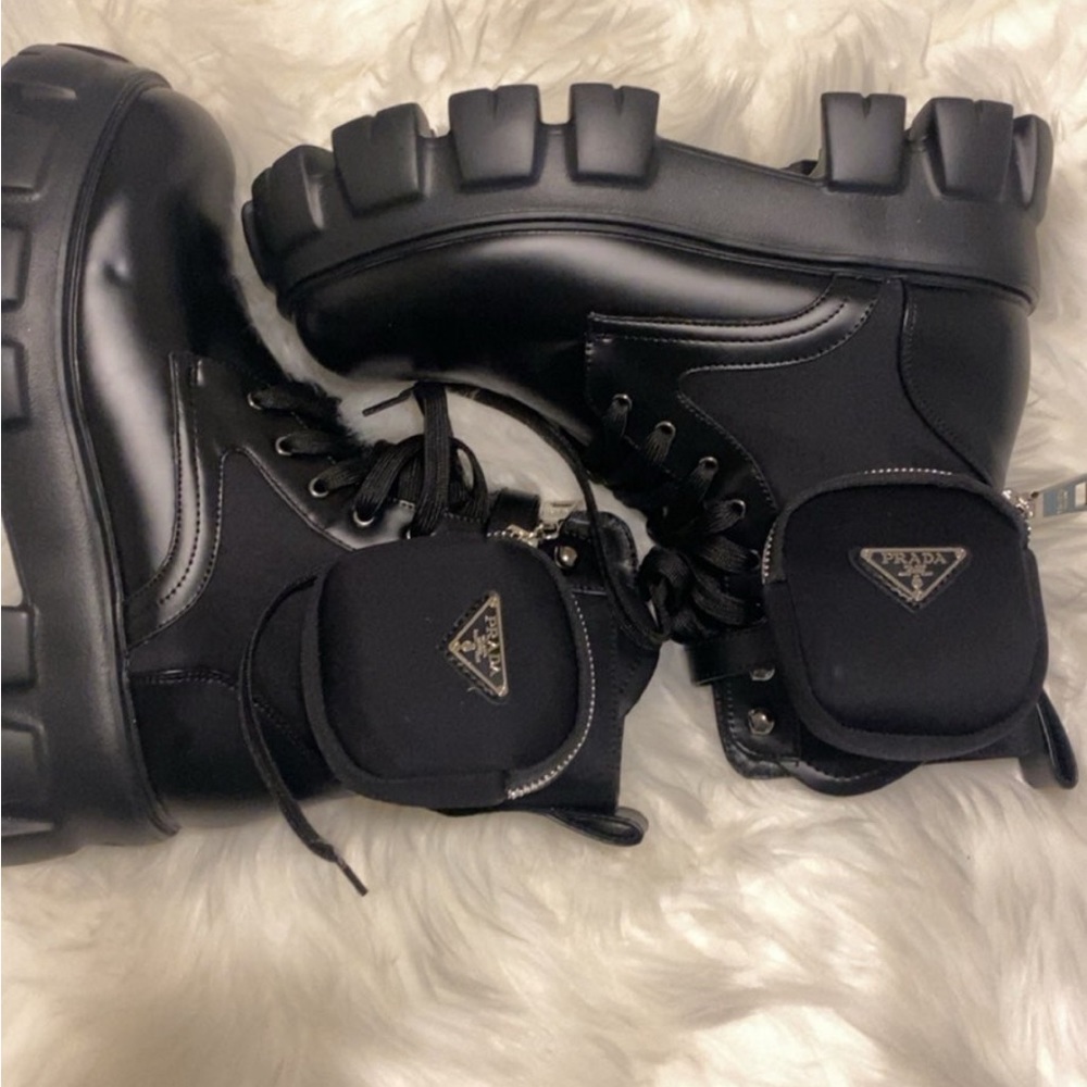 Women Black Boots